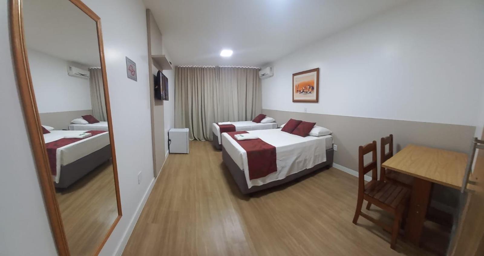 Max Hotel Нуклеу-Бандейранте Екстер'єр фото