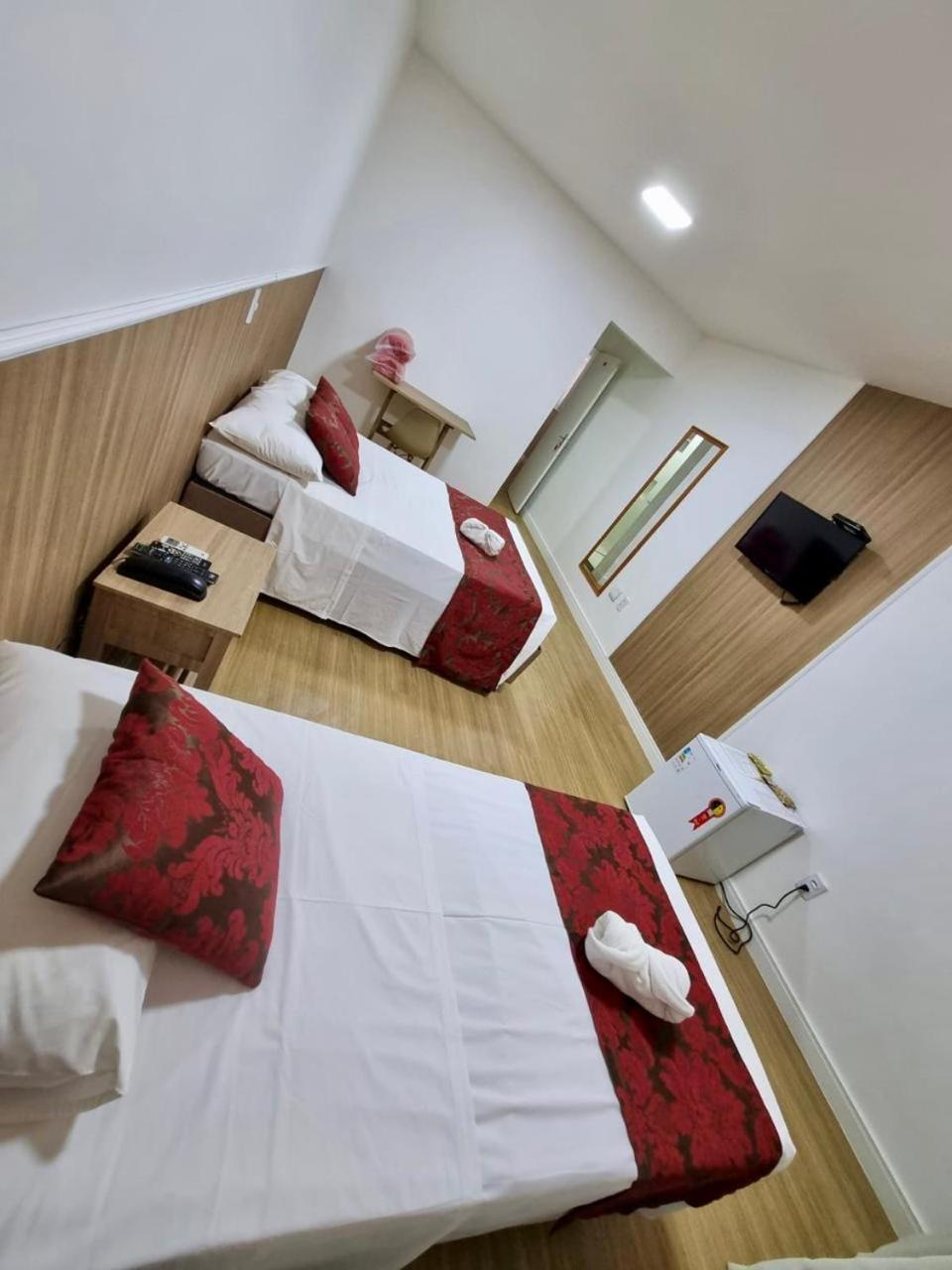Max Hotel Нуклеу-Бандейранте Екстер'єр фото